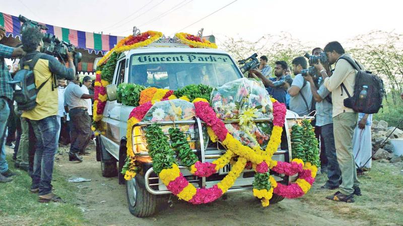 The body of Raghavendran Ganesan being taken away for funeral proceedings at Sithalapakkam on Tuesday. (Photo: DC)