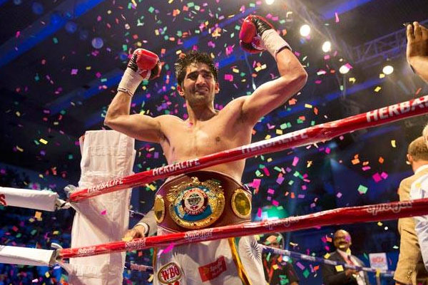 Vijender stuns Chinese Boxer, wins 9th Title!