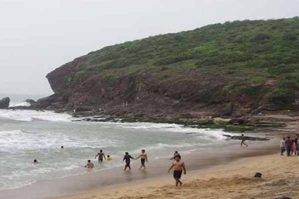 Karthika Maasam Dip In Vizag Yerada Beach Turns Fatal For Youngsters