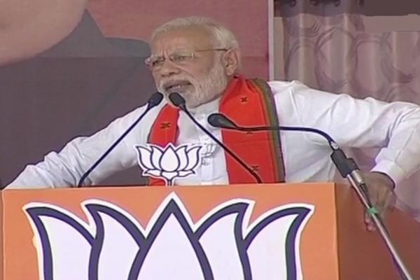 Those seeking bail giving certificate to Modi: PM attacks Gandhi family