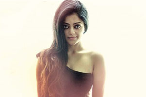 Janani Iyer back with a bold role