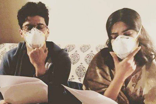 Farhan Akhtar and Priyanka Chopra beat Delhi pollution with masks